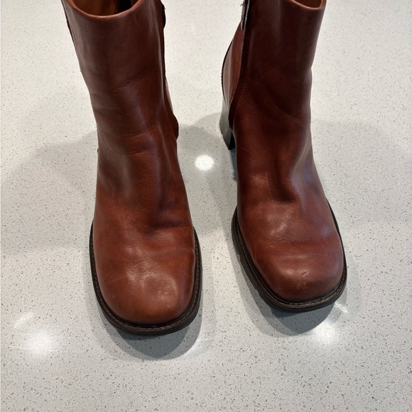 Timberland Leather Heeled Boots, size 10 - Picture 2 of 11